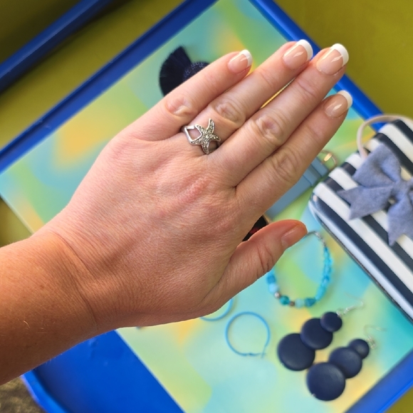 Striped Blue and White Clutch Bag With Matching Jewelry Bundle. All Included! - Picture 6 of 7